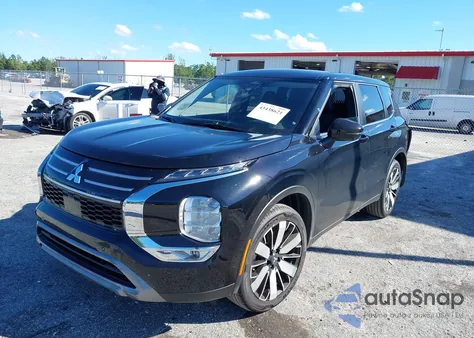 2025 Mitsubishi Outlander Se 2.5 2Wd из США, поврежденный, VIN JA4J3VA84SZ046548